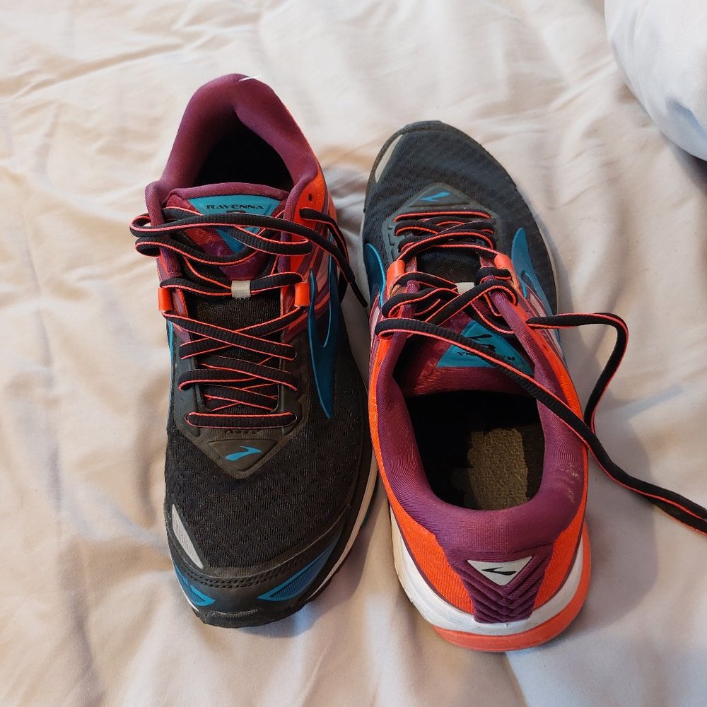 Womans tennis shoes